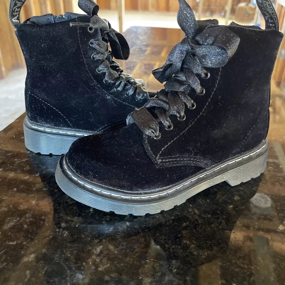 NWOT DR Marten boots girls size 13